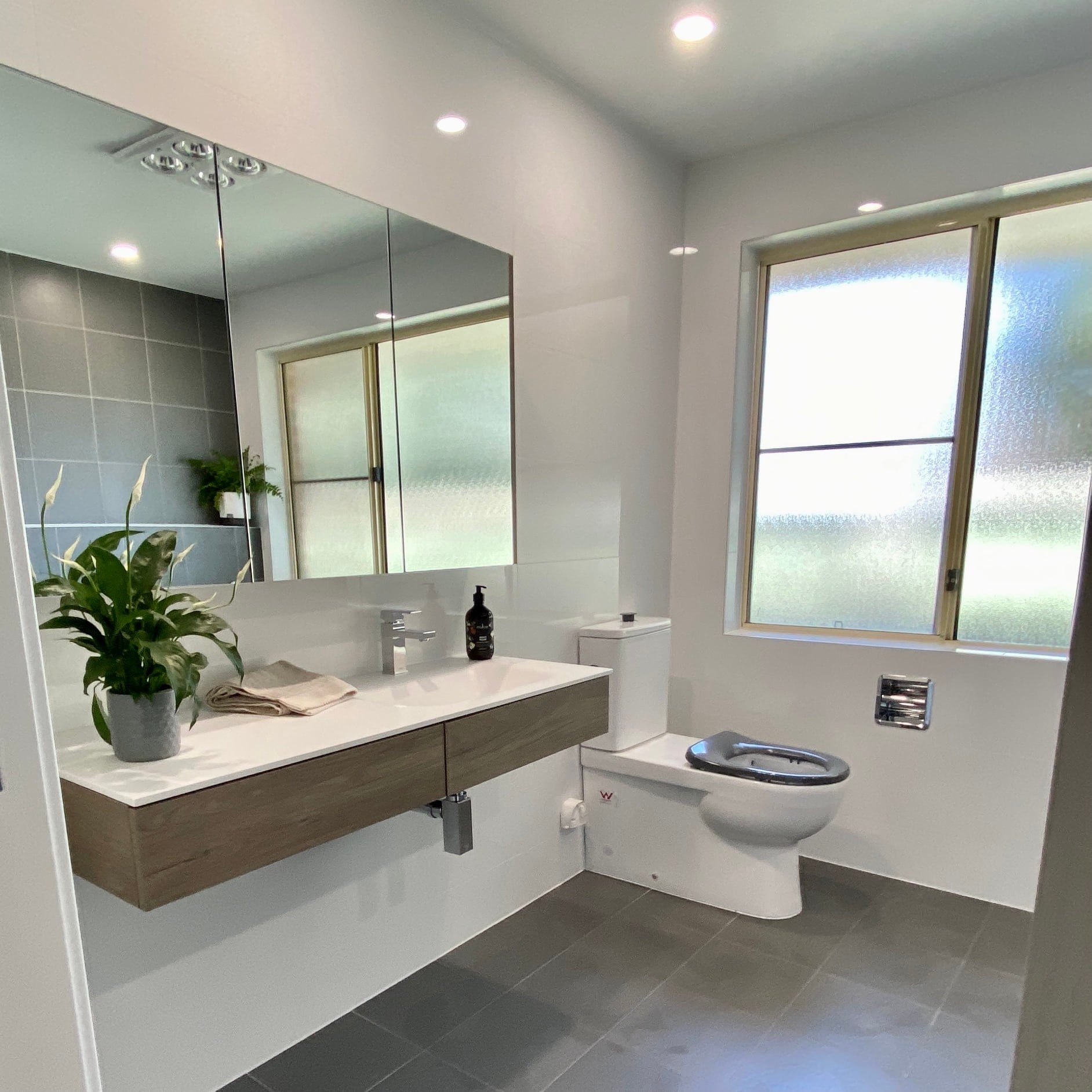 SmartRoll installed in tiled bathroom